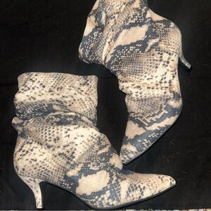 Stylish Snake Print Women's Slouchy Boots